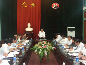 Đồng chí Đinh Văn Cương, UVTƯ Đảng, Phó trưởng Ban TT BCĐ Tây Bắc phát biểu tại buổi làm việc với lãnh đạo tỉnh.